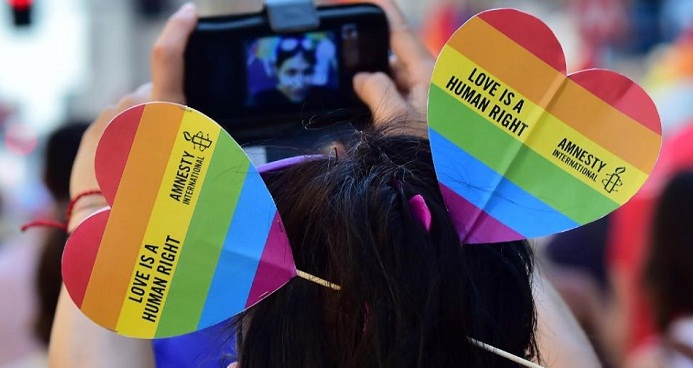 Italy battle over gay civil unions heads for the streets